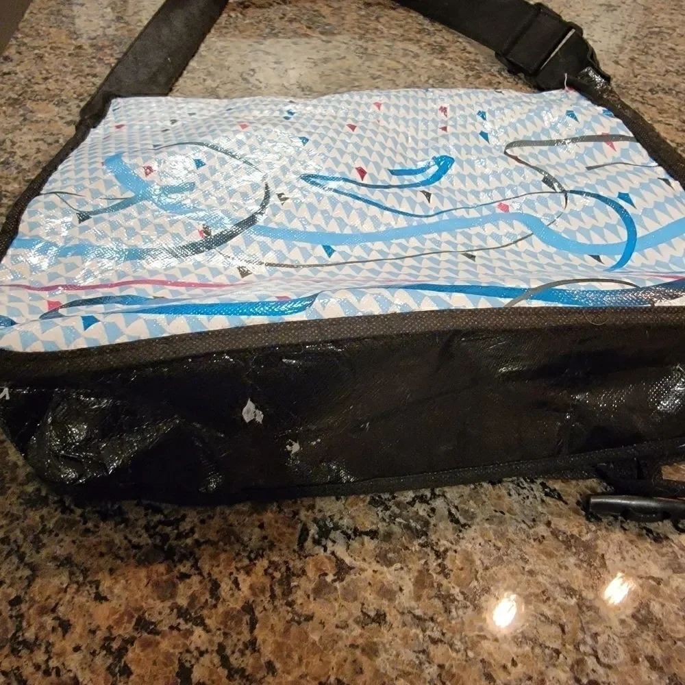 Ivivva reusable messenger plastic bag - Picture 4 of 5